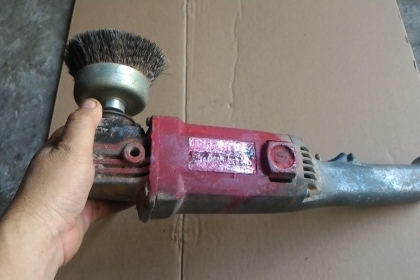 เครื่องเจียร HITACHI แบบมือจับขนาด 5 นิ้ว จากญี่ปุ่น ใส่แปรงลวดขัดติดมาด้วย ถอดเปลี่ยนใช้งานได้หลายอย่าง