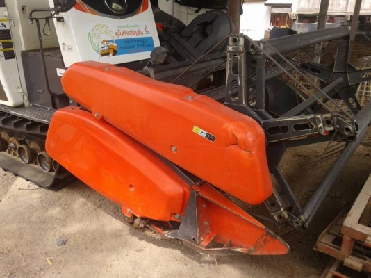 ขายรถเกี่ยวข้าว  คู DC 70 g เฉพาะรถ  ราคาขายดาวน์  300,000  หรือจะยกพร้อมปิดงวด 550,000 รถสวยมือเดียว  งามมากแทรกใหม่สองข้าง