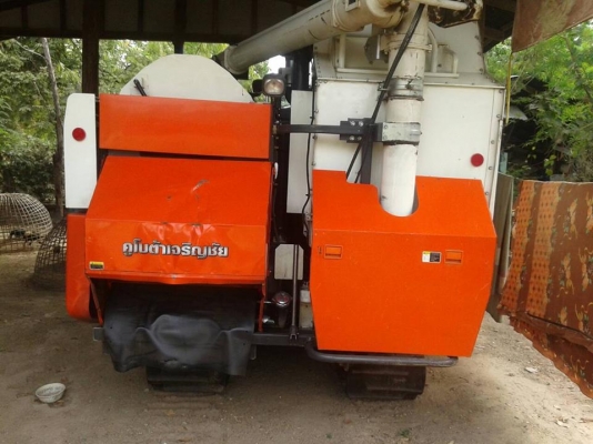 ขายรถเกี่ยวข้าว  คู DC 70 g เฉพาะรถ  ราคาขายดาวน์  300,000  หรือจะยกพร้อมปิดงวด 550,000 รถสวยมือเดียว  งามมากแทรกใหม่สองข้าง