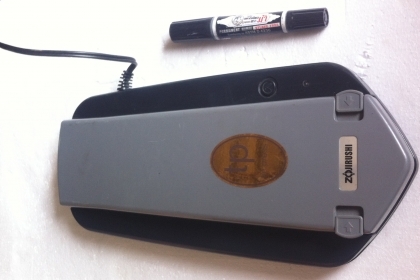 (มีแถม ตีนกบ)เครื่องรีดทับเนคไทแบบพักพา ZOJIRUSHI จากญี่ปุ่นใช้ไฟบ้านเราได้ ความร้อนไม่สูงมาก กำลังแค่ 18 W.