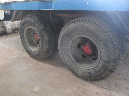 กระบะบรรทุก (ท้ายลาด) สีขาว-น้ำเงิน  จำนวน 6 สูบ 190 แรง น้ำหนักรถ 8200 กก.