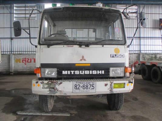 กระบะบรรทุก (ท้ายลาด) สีขาว-น้ำเงิน  จำนวน 6 สูบ 190 แรง น้ำหนักรถ 8200 กก.