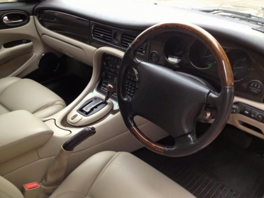 ขายรถ Jaguar XJR V8 ปี 2000 เครื่องยนต์ 4000cc เกียร์ออโต้ Superchard ออกห้าง จากัวส์ มีแค่ 4 คันในไทย สีเดิม วิ่ง 110,000 กม. ขาย 1,150,000 บาท สนใจโทรสอบถามรายละเอียดเพิ่มเติมได้ที่ 081-831-8183 ขายรถ Jaguar XJR V8 ปี 2000 เครื่องยนต์ 4000cc เกียร์ออโต้ Superchard ออกห้าง จากัวส์ มีแค่ 4 คันในไทย สีเดิม วิ่ง 110,000 กม. ขาย 1,150,000 บาท สนใจโทรสอบถามรายละเอียดเพิ่มเติมได้ที่ 081-831-8183