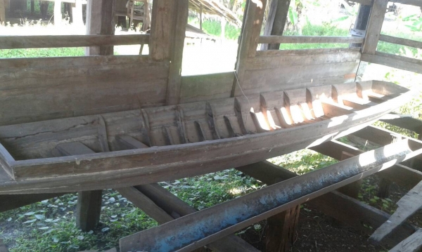 เรือไม้สัก