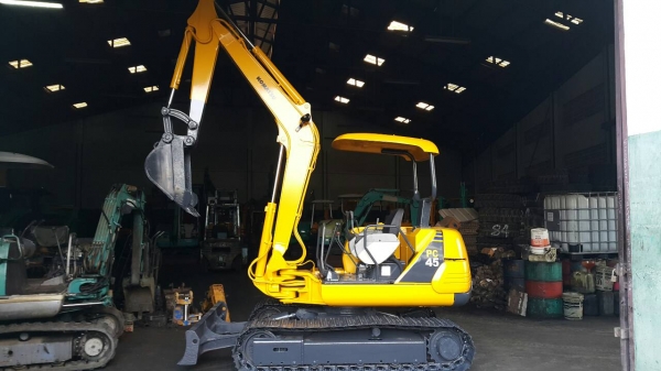 ขาย รถขุด KOMATSU รุ่น PC45-1- มือสองญี่ปุ่น แทรกเหล็ก สลักแน่น คอนโทรลสั้น ปั้มนิ้ว มือถือ/LINE ID : 0818753444