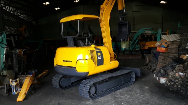 ขาย รถขุด KOMATSU รุ่น PC45-1- มือสองญี่ปุ่น แทรกเหล็ก สลักแน่น คอนโทรลสั้น ปั้มนิ้ว มือถือ/LINE ID : 0818753444