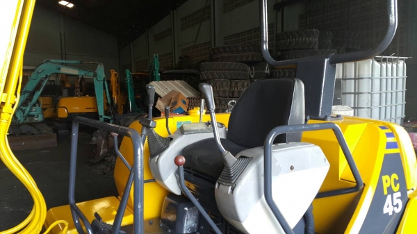 ขาย รถขุด KOMATSU รุ่น PC45-1- มือสองญี่ปุ่น แทรกเหล็ก สลักแน่น คอนโทรลสั้น ปั้มนิ้ว มือถือ/LINE ID : 0818753444