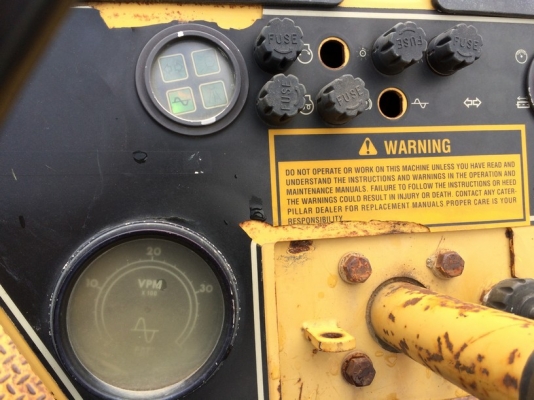 รถบดเบรคดาวน์ CAT CB534B ปี 2005 นำเข้าจากอเมริกา ถึงไทยแล้ว ราคาถูกครับ