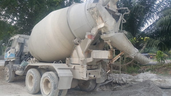 Isuzu deca 270 รถสิบล้อโม่ปูน หัวป่วยซ่อมได้คะ