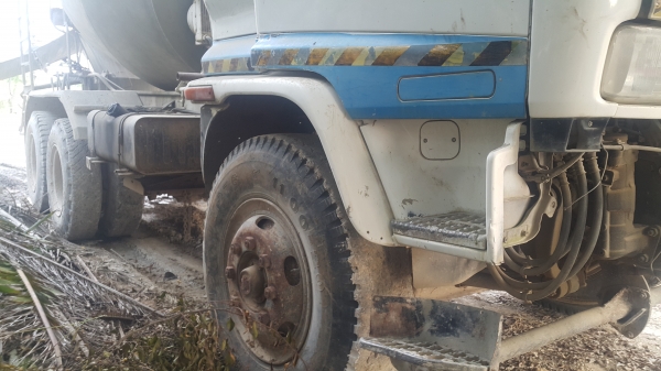 Isuzu deca 270 รถสิบล้อโม่ปูน หัวป่วยซ่อมได้คะ