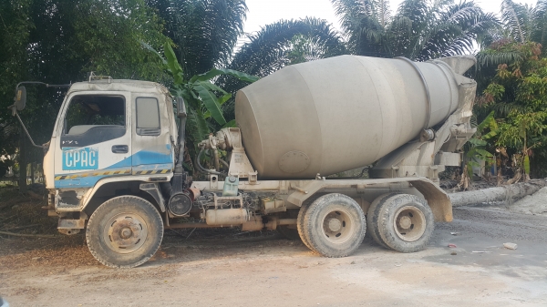 Isuzu deca 270 รถสิบล้อโม่ปูน หัวป่วยซ่อมได้คะ