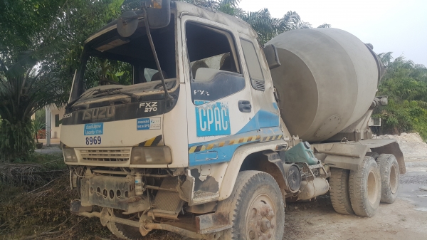 Isuzu deca 270 รถสิบล้อโม่ปูน หัวป่วยซ่อมได้คะ