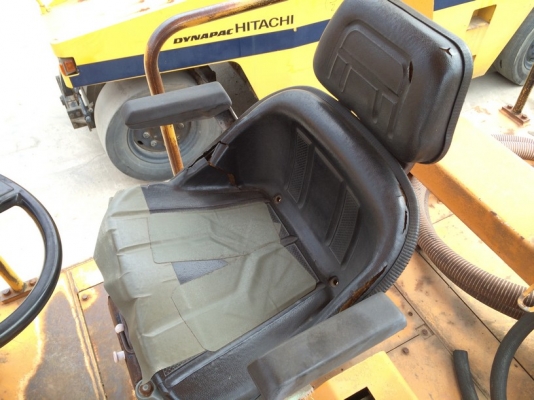 รถบดล้อยาง Hitachi RT200WT SN: 43083 ปี 1997 นำเข้าตรงจากญี่ปุ่น สภาพงามครับ
