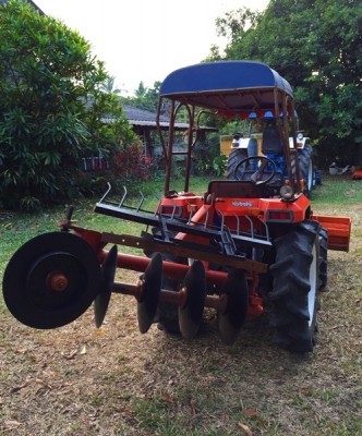 รถไถคูโบต้า รุ่น X-24,24 แรงม้า ขับเคลื่อน 4 ล้อ 4สูบ พวงมาลัยเพาเวอร์ รถไถญี่ปุ่นแท้ อุปกรณ์มี ดันหน้า ผานพรวน 4 แถมคราด แบตเตอร์รี่ใหม่ ปรับสภาพเรียบร้อย ราคาคุยกันได้ครับ