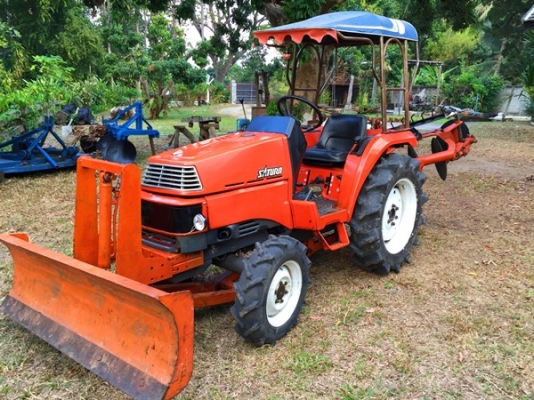 รถไถคูโบต้า รุ่น X-24,24 แรงม้า ขับเคลื่อน 4 ล้อ 4สูบ พวงมาลัยเพาเวอร์ รถไถญี่ปุ่นแท้ อุปกรณ์มี ดันหน้า ผานพรวน 4 แถมคราด แบตเตอร์รี่ใหม่ ปรับสภาพเรียบร้อย ราคาคุยกันได้ครับ