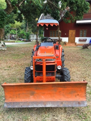 รถไถคูโบต้า รุ่น X-24,24 แรงม้า ขับเคลื่อน 4 ล้อ 4สูบ พวงมาลัยเพาเวอร์ รถไถญี่ปุ่นแท้ อุปกรณ์มี ดันหน้า ผานพรวน 4 แถมคราด แบตเตอร์รี่ใหม่ ปรับสภาพเรียบร้อย ราคาคุยกันได้ครับ
