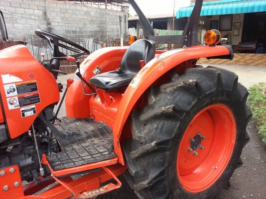 คูโบต้า L4708 4 WD ใบมีดดันหน้าตราช้าง ทำงาน 840 ชั่วโมง เล่มทะเบียนครบ