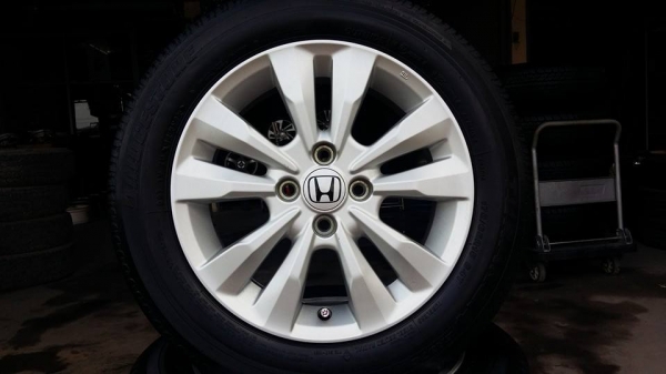 ขายล้อแม็ก honda city 15"พร้อมยางปี13  สนใจติดต่อ ตาเล็ก ล้อและยางครับ 081-3747940