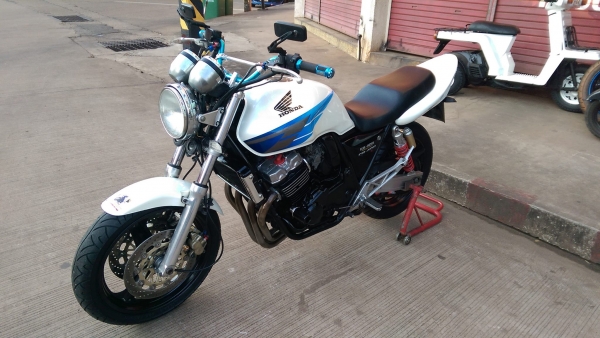 ขายคับ HONDA CB400 ปี97เวอร์ชั่นS ท้ายเทค1 ท่อแต่ง แฮนด์บาร์ กันล้ม ไฟเลี้ยวแต่ง ยางเต็ม อินวอยส์ สรรพสามิตร ราคา 67500 บาท ส่งได้ทั่วไทยคับ สนใจติดต่อ 081-0578282 FACEBOOK ชาญณรงค์ ป๊อป ชัยอมฤต ไอดีไลน์ POPBIGBIKESAKON คับ สนใจรถสวย ถูก ดี ต้อง POP BIGBI