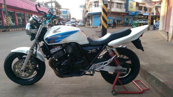 ขายคับ HONDA CB400 ปี97เวอร์ชั่นS ท้ายเทค1 ท่อแต่ง แฮนด์บาร์ กันล้ม ไฟเลี้ยวแต่ง ยางเต็ม อินวอยส์ สรรพสามิตร ราคา 67500 บาท ส่งได้ทั่วไทยคับ สนใจติดต่อ 081-0578282 FACEBOOK ชาญณรงค์ ป๊อป ชัยอมฤต ไอดีไลน์ POPBIGBIKESAKON คับ สนใจรถสวย ถูก ดี ต้อง POP BIGBI