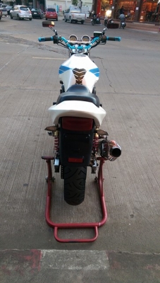 ขายคับ HONDA CB400 ปี97เวอร์ชั่นS ท้ายเทค1 ท่อแต่ง แฮนด์บาร์ กันล้ม ไฟเลี้ยวแต่ง ยางเต็ม อินวอยส์ สรรพสามิตร ราคา 67500 บาท ส่งได้ทั่วไทยคับ สนใจติดต่อ 081-0578282 FACEBOOK ชาญณรงค์ ป๊อป ชัยอมฤต ไอดีไลน์ POPBIGBIKESAKON คับ สนใจรถสวย ถูก ดี ต้อง POP BIGBI