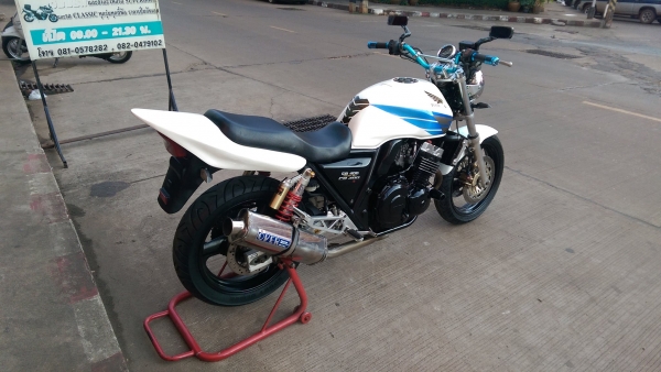 ขายคับ HONDA CB400 ปี97เวอร์ชั่นS ท้ายเทค1 ท่อแต่ง แฮนด์บาร์ กันล้ม ไฟเลี้ยวแต่ง ยางเต็ม อินวอยส์ สรรพสามิตร ราคา 67500 บาท ส่งได้ทั่วไทยคับ สนใจติดต่อ 081-0578282 FACEBOOK ชาญณรงค์ ป๊อป ชัยอมฤต ไอดีไลน์ POPBIGBIKESAKON คับ สนใจรถสวย ถูก ดี ต้อง POP BIGBI