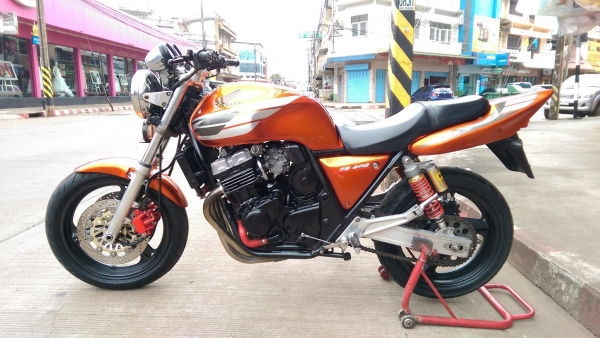 ขายคับ HONDA CB400 ปี93 สีสวย ท้ายเทค1 ท่อแต่งทั้งเส้น แฮนด์บาร์ ไฟเลี้ยวแต่ง อินวอยส์ สรรพสามิตร ราคา 59500 บาท ส่งได้ทั่วไทยคับ สนใจติดต่อ 081-0578282 FACEBOOK ชาญณรงค์ ป๊อป ชัยอมฤต ไอดีไลน์ POPBIGBIKESAKON คับ สนใจรถสวย ถูก ดี ต้อง POP BIGBIKE SAKONNAK
