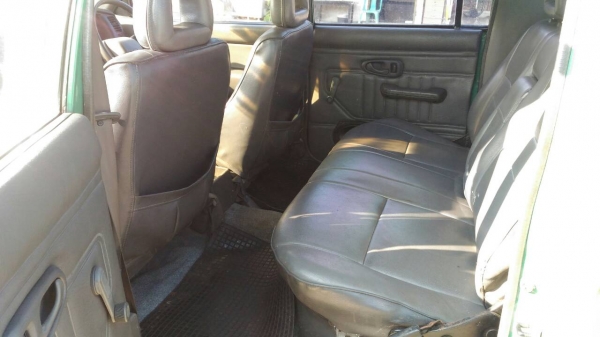 มิตซูบิชิ L200 สตาด้า 4ประตู มิตซูบิชิ L200 สตาด้า 4ประตู