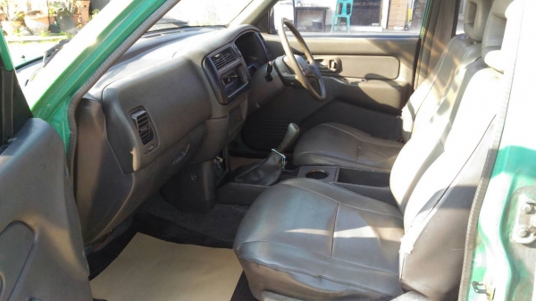 มิตซูบิชิ L200 สตาด้า 4ประตู มิตซูบิชิ L200 สตาด้า 4ประตู