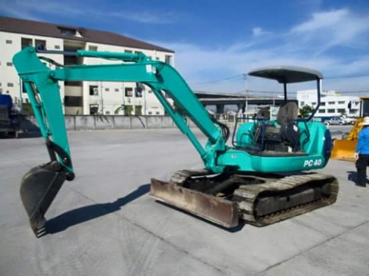 ขายรถขุด ยี่ห้อ: KOMATSU  รุ่น: PC40R-8 รถเก่านอกแท้ มีเอกสารใบอินวอย รถไม่เคยใช้งานในไทย สนใจติดต่อ: 099-907-9273กิ๊ฟ กมลชนก