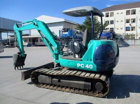 ขายรถขุด ยี่ห้อ: KOMATSU  รุ่น: PC40R-8 รถเก่านอกแท้ มีเอกสารใบอินวอย รถไม่เคยใช้งานในไทย สนใจติดต่อ: 099-907-9273กิ๊ฟ กมลชนก