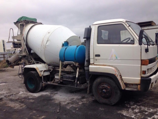 ขายด่วน รถโม่ปูน 2.5 คิว 175แรงม้ารถนอกนำเข้า สภาพพร้อมใช้