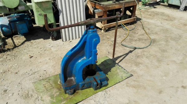 Sell>> ปั้มคอม้า ปั้มคาราบาว เบอร์ 1 โต๊ะลึก 12" หน้ากว้าง 13" สภาพสวยพร้อมใช้ Sell>> ปั้มคอม้า ปั้มคาราบาว เบอร์ 1 โต๊ะลึก 12" หน้ากว้าง 13" สภาพสวยพร้อมใช้