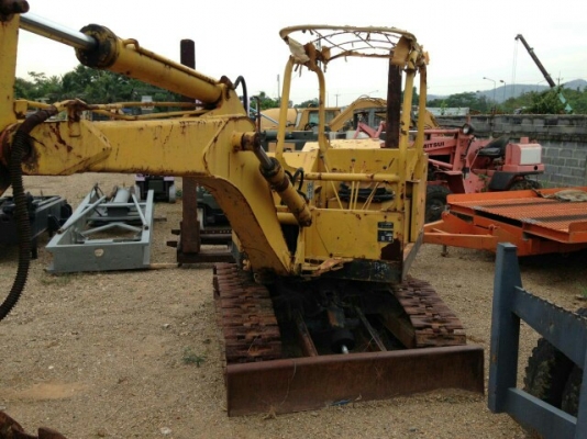 รถแมคโค พีชี25