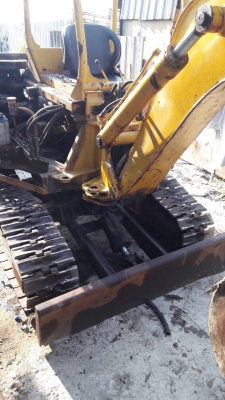 รถแมคโค พีชี25