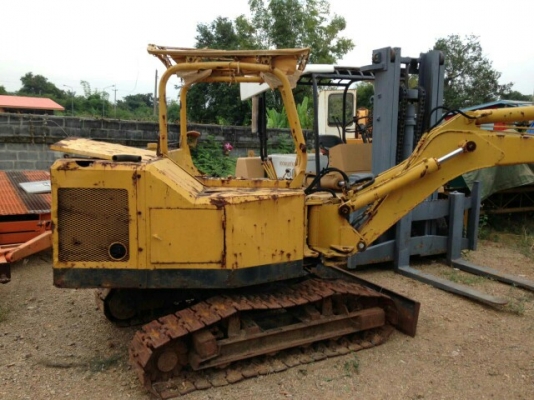 รถแมคโค พีชี25