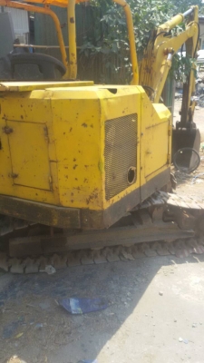 รถแมคโค พีชี25