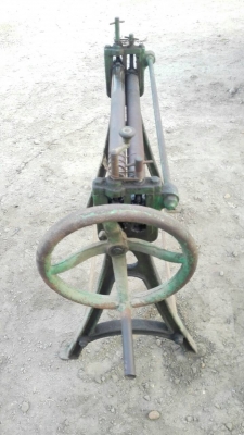 Sell> ขายเครื่องม้วนเหล็กแผ่นมือหมุน งานเหล็กดัด หรือจะม้วนแผ่นเล็กๆ ก็เหมาะ หน้า่กว้าง 60 เซน ครับ