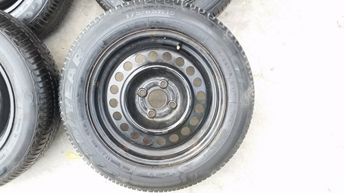 ขายล้อกะทะHONDA ขอบ15 4 รู100 พร้อมยางฝาครอบ 4 ล้อ