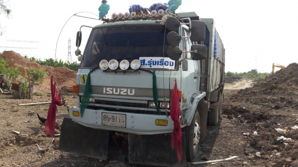 สิบล้อ อีซุชุ FXZ23NFY 240นางฟ้า สโลส 2เพาใหญ่ สภาพสวยเดิมๆพร้อมใช้ เล่มทะเบียนพร้อมโอน สิบล้อ อีซุชุ FXZ23NFY 240นางฟ้า สโลส 2เพาใหญ่ สภาพสวยเดิมๆพร้อมใช้ เล่มทะเบียนพร้อมโอน