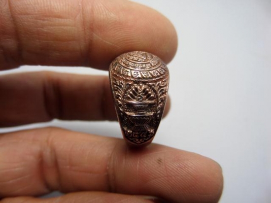 แหวนพระรัตนจักร ปี 2546 เนื้อนวโลหะ หลวงปู่ชื้น วัดญาณเสน