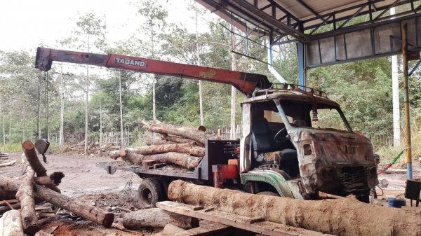 ขายตามสภาพ 6 ล้อ HINO KM310 ติดเครน TADANO 2.9 ตัน 2 ปลอก รถใช้งานได้ปกติ เอกสารเล่มทะเบียนมีครบ