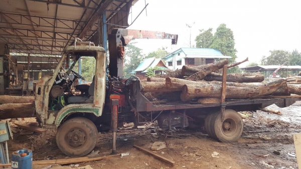 ขายตามสภาพ 6 ล้อ HINO KM310 ติดเครน TADANO 2.9 ตัน 2 ปลอก รถใช้งานได้ปกติ เอกสารเล่มทะเบียนมีครบ ขายตามสภาพ 6 ล้อ HINO KM310 ติดเครน TADANO 2.9 ตัน 2 ปลอก รถใช้งานได้ปกติ เอกสารเล่มทะเบียนมีครบ