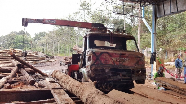 ขายตามสภาพ 6 ล้อ HINO KM310 ติดเครน TADANO 2.9 ตัน 2 ปลอก รถใช้งานได้ปกติ เอกสารเล่มทะเบียนมีครบ ขายตามสภาพ 6 ล้อ HINO KM310 ติดเครน TADANO 2.9 ตัน 2 ปลอก รถใช้งานได้ปกติ เอกสารเล่มทะเบียนมีครบ