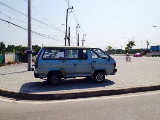 ขายถูกรถตู้ TOYOTA เล็กกระทัดรัด คล่องตัว หายากปี 92 เครื่องดีมากๆ สตาร์ททีเดียวติด รถไม่ผุ ทะเบียนพร้อมโอน ภาษีขาดต้องจดใหม่ปีละ 750 บาท ทะเบียนบรรทุกครับ พร้อมขับขายของตลาดนัดเลย ขาย 44,000 บาท ติดต่อคุณเอ๋ 092-6356419