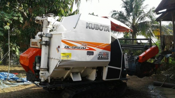 รถเกี่ยวนวดข้าวแบบอุ้ม KUBOTA DC-95 GM Plus ปี55 1,5xx ชม. พร้อมเทเลอร์ลากจูงแบบ2เพลา เล่มทะเบียนครบ **ขาย KUBOTA DC-95GM Plus ปี55 รถเกี่ยวนวดข้าวแบบอุ้ม1.4ตัน เดิมบาง ใช้งานน้อย พร้อมเทเลอร์ลากจูง เล่มทะเบียนครบ พร้อมลุยงาน KUBOTA รถเกี่ยวนวดข้าวแบบอุ้ม KUBOTA DC-95 GM Plus ปี55 1,5xx ชม. พร้อมเทเลอร์ลากจูงแบบ2เพลา เล่มทะเบียนครบ **ขาย KUBOTA DC-95GM Plus ปี55 รถเกี่ยวนวดข้าวแบบอุ้ม1.4ตัน เดิมบาง ใช้งานน้อย พร้อมเทเลอร์ลากจูง เล่มทะเบียนครบ พร้อมลุยงาน KUBOTA