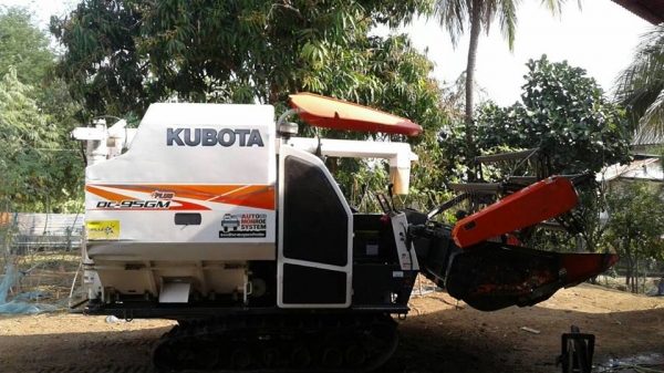 รถเกี่ยวนวดข้าวแบบอุ้ม KUBOTA DC-95 GM Plus ปี55 1,5xx ชม. พร้อมเทเลอร์ลากจูงแบบ2เพลา เล่มทะเบียนครบ **ขาย KUBOTA DC-95GM Plus ปี55 รถเกี่ยวนวดข้าวแบบอุ้ม1.4ตัน เดิมบาง ใช้งานน้อย พร้อมเทเลอร์ลากจูง เล่มทะเบียนครบ พร้อมลุยงาน KUBOTA รถเกี่ยวนวดข้าวแบบอุ้ม KUBOTA DC-95 GM Plus ปี55 1,5xx ชม. พร้อมเทเลอร์ลากจูงแบบ2เพลา เล่มทะเบียนครบ **ขาย KUBOTA DC-95GM Plus ปี55 รถเกี่ยวนวดข้าวแบบอุ้ม1.4ตัน เดิมบาง ใช้งานน้อย พร้อมเทเลอร์ลากจูง เล่มทะเบียนครบ พร้อมลุยงาน KUBOTA