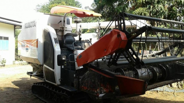 รถเกี่ยวนวดข้าวแบบอุ้ม KUBOTA DC-95 GM Plus ปี55 1,5xx ชม. พร้อมเทเลอร์ลากจูงแบบ2เพลา เล่มทะเบียนครบ **ขาย KUBOTA DC-95GM Plus ปี55 รถเกี่ยวนวดข้าวแบบอุ้ม1.4ตัน เดิมบาง ใช้งานน้อย พร้อมเทเลอร์ลากจูง เล่มทะเบียนครบ พร้อมลุยงาน KUBOTA รถเกี่ยวนวดข้าวแบบอุ้ม KUBOTA DC-95 GM Plus ปี55 1,5xx ชม. พร้อมเทเลอร์ลากจูงแบบ2เพลา เล่มทะเบียนครบ **ขาย KUBOTA DC-95GM Plus ปี55 รถเกี่ยวนวดข้าวแบบอุ้ม1.4ตัน เดิมบาง ใช้งานน้อย พร้อมเทเลอร์ลากจูง เล่มทะเบียนครบ พร้อมลุยงาน KUBOTA