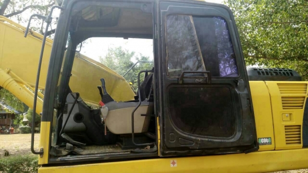 ขายรถแบคโฮ KOMATSU PC200-8 14000 ชม.ราคา 1650000