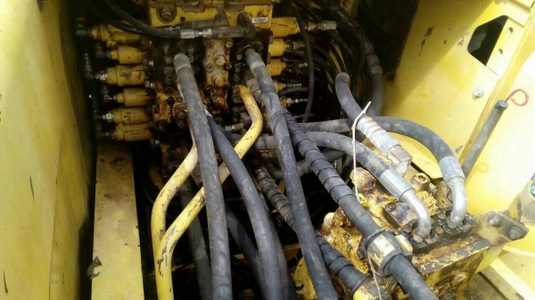 ขายรถแบคโฮ KOMATSU PC200-8 14000 ชม.ราคา 1650000